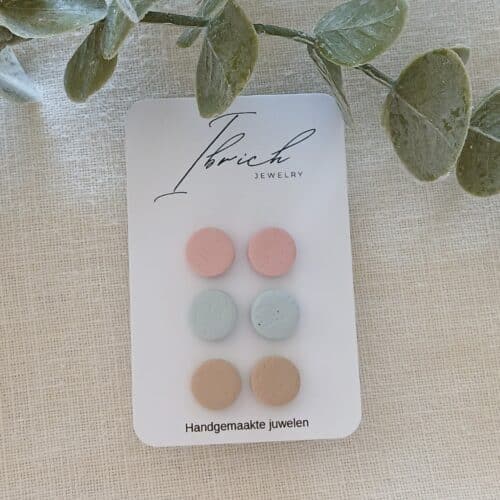 Trio stud Medium 4