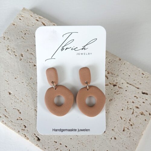 Celine ~ Mocha mousse