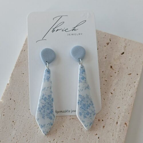 Michelle ~ Lichtblauw