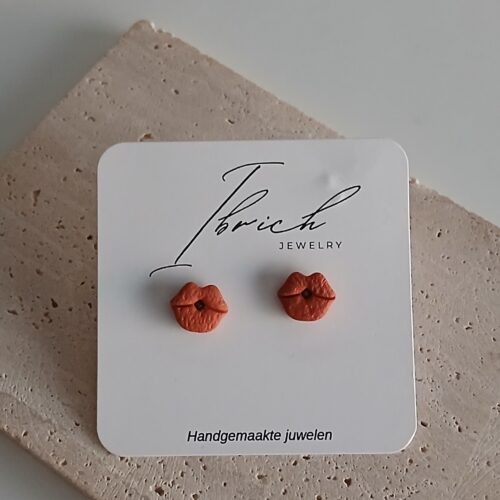 Kiss ~ Terracotta